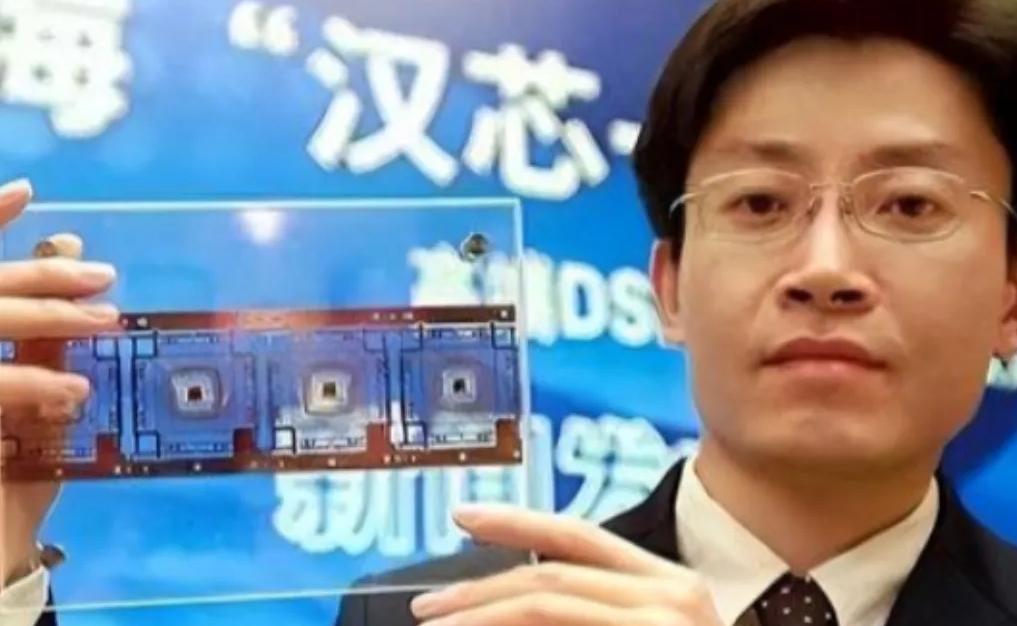 “芯片天才”陈进，卷走国家上亿科研经费，潜逃美国藏身。他凭一己之力，将国产芯片行