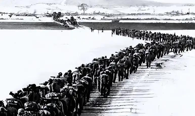 果不其然。日本一些战后学者突然宣布了：如果当年中国不出兵，美军不会越过鸭绿