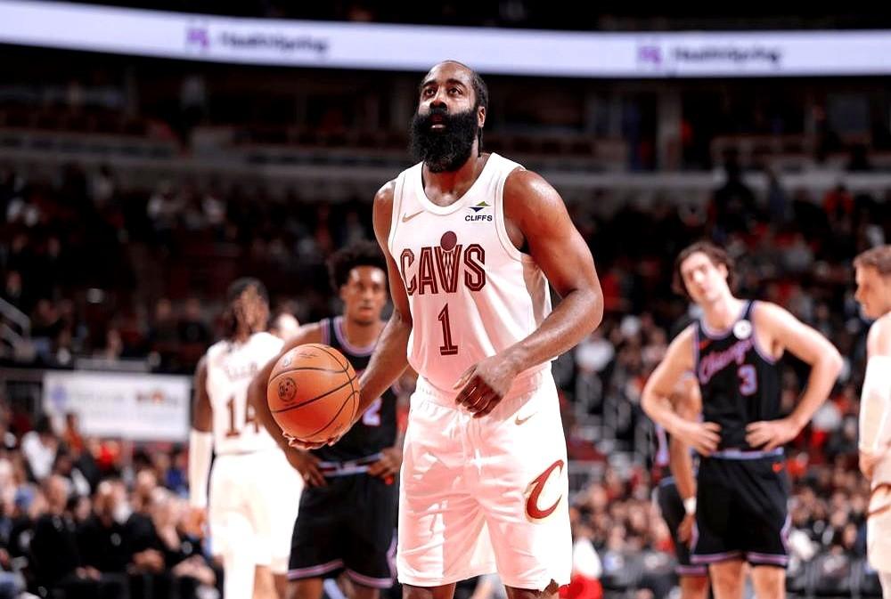 都说米切尔怕老鹰，这事儿真没那么玄乎！去年11月底打老鹰，他23投才拿12分