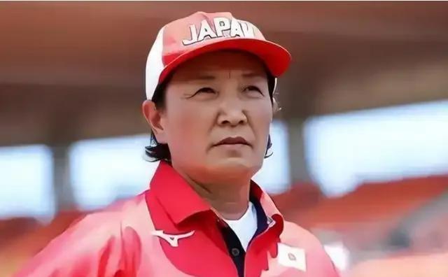 “我放弃中国国籍，成为一名日本人，就是为了打败中国队”，而她的父亲则公开回应：“