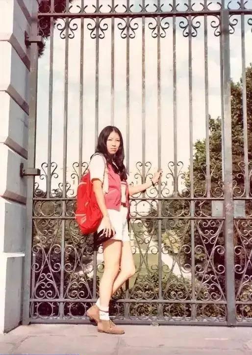 在西班牙时的三毛，这张照片拍摄大约是1967年的夏天。