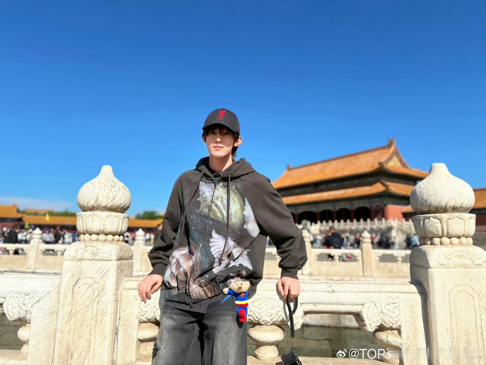 张泽禹镜头下的故宫妈妈爸爸镜头下的张泽禹小宝劳动节和爸爸妈妈一起去故宫玩了～