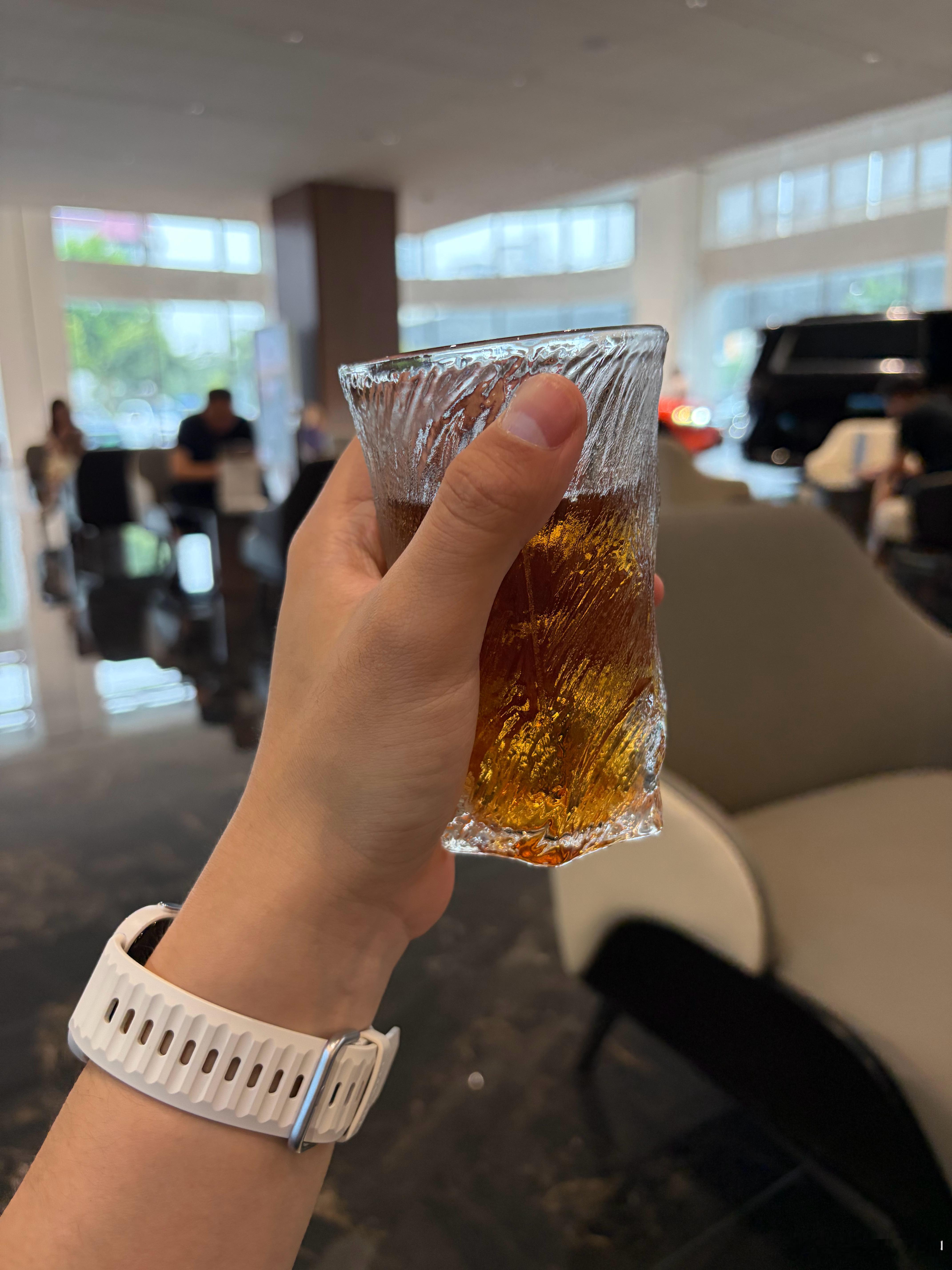 来大酒店吃吃喝喝顺便换车