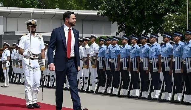 极有可能万斯会当上总统！如果万斯当上总统！对全世界都不是什么好事！因为万斯年轻！