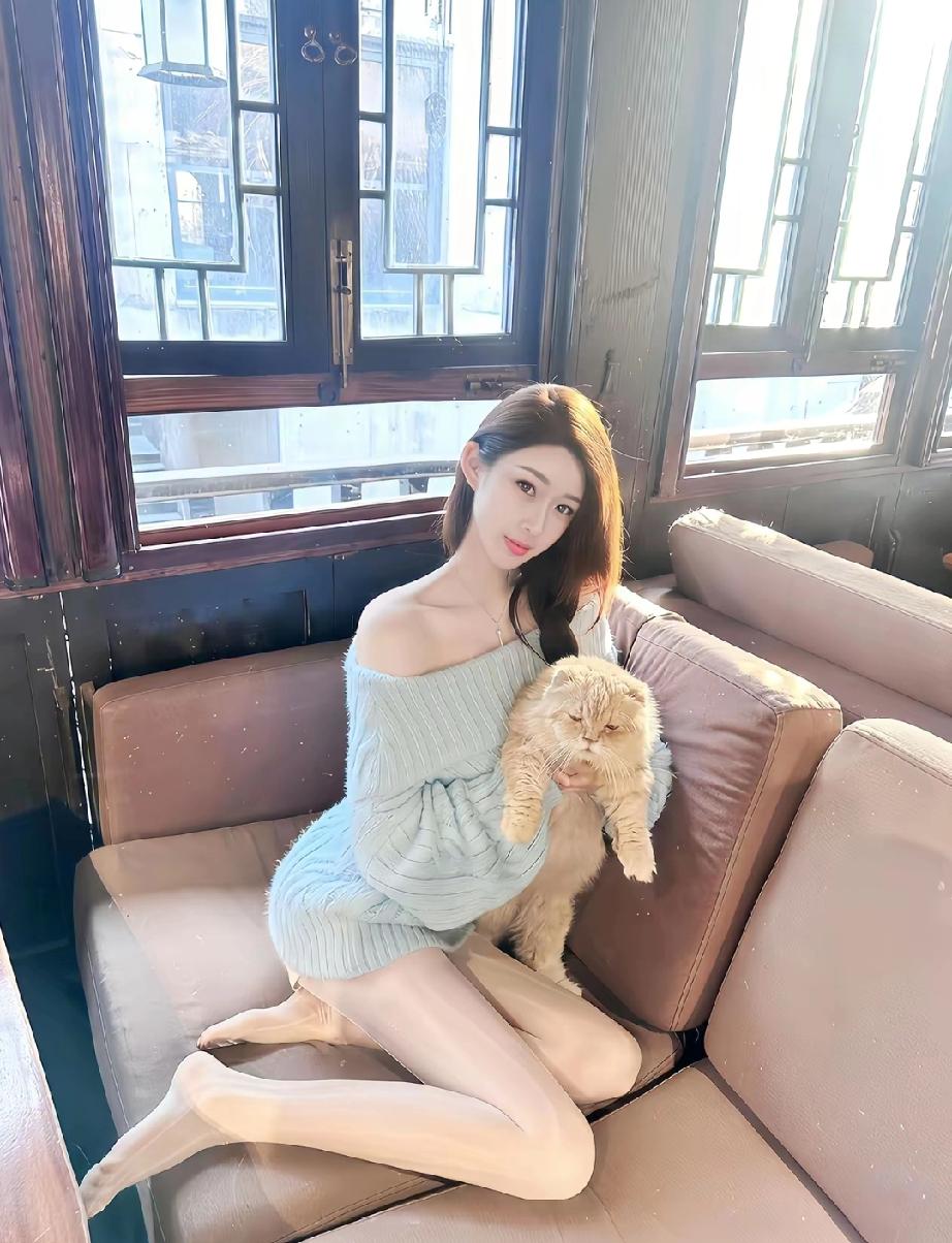 谁若不珍惜，趁早就远离。别为烂人哭，别为破事堵。感情别执着，执着受折磨