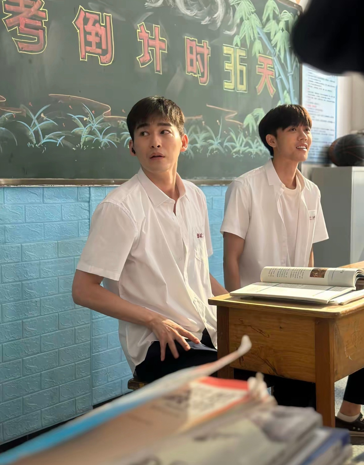 张翰又去演高中生了张翰又去在演高中生了？？哥你怎么又来逆龄挑战了……张翰还在演
