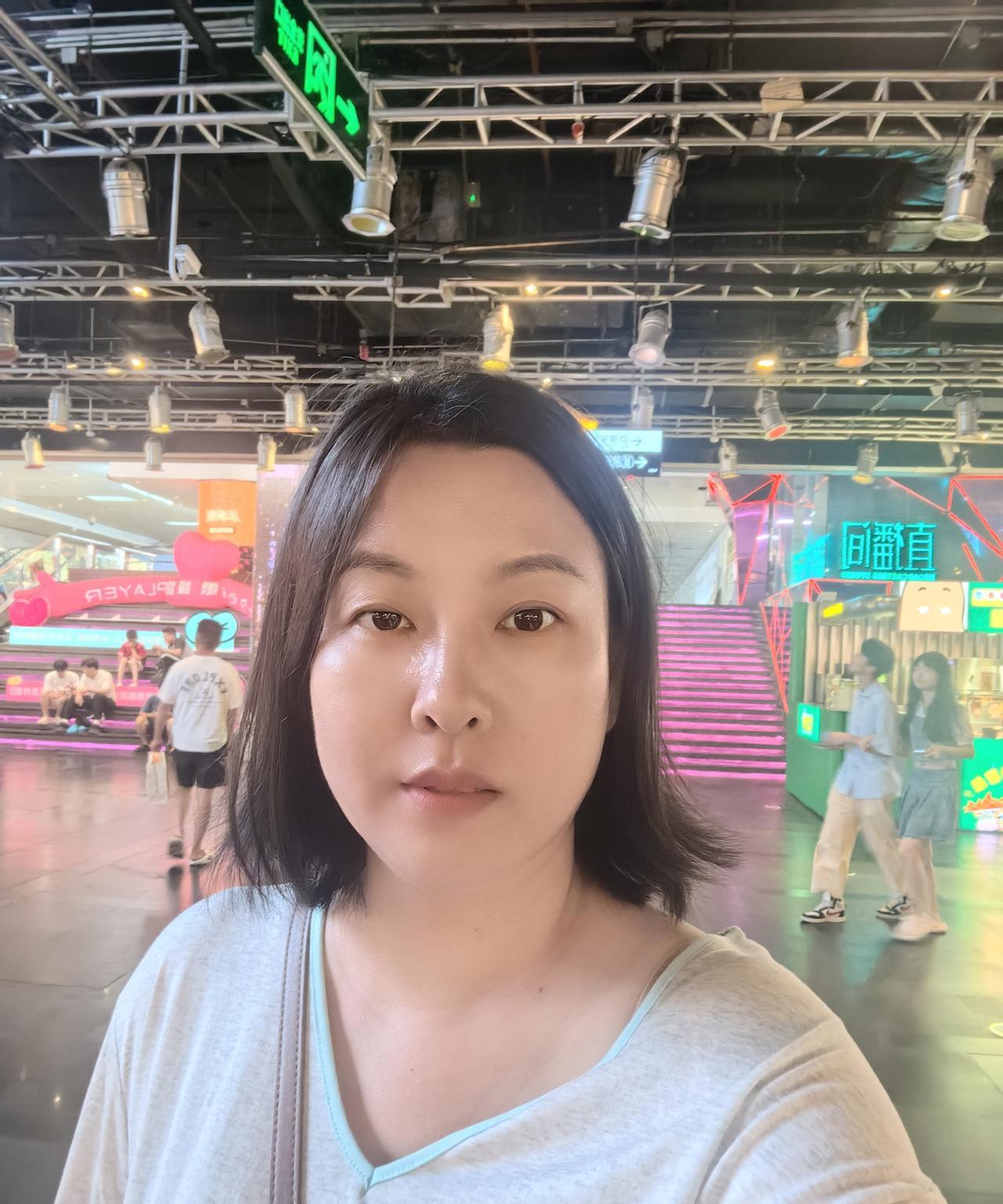 按理说老公打牌这个点应该早回来了。现在还在外面打麻将，出门的时候说的是不管输赢