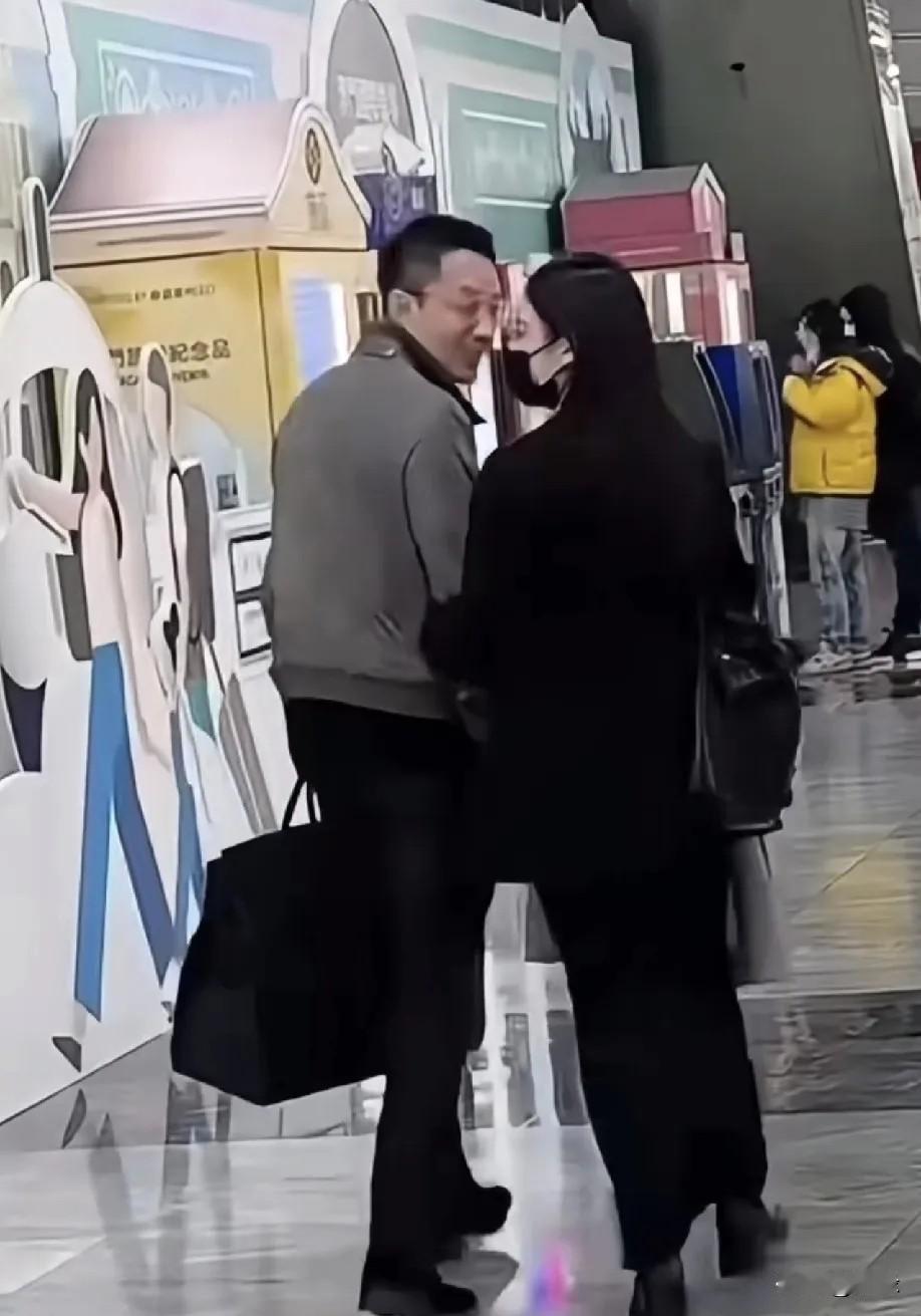 汪小菲和马筱梅又出发去湾湾了，两口子为了孩子也是拼了！总算是看明白了！汪家一