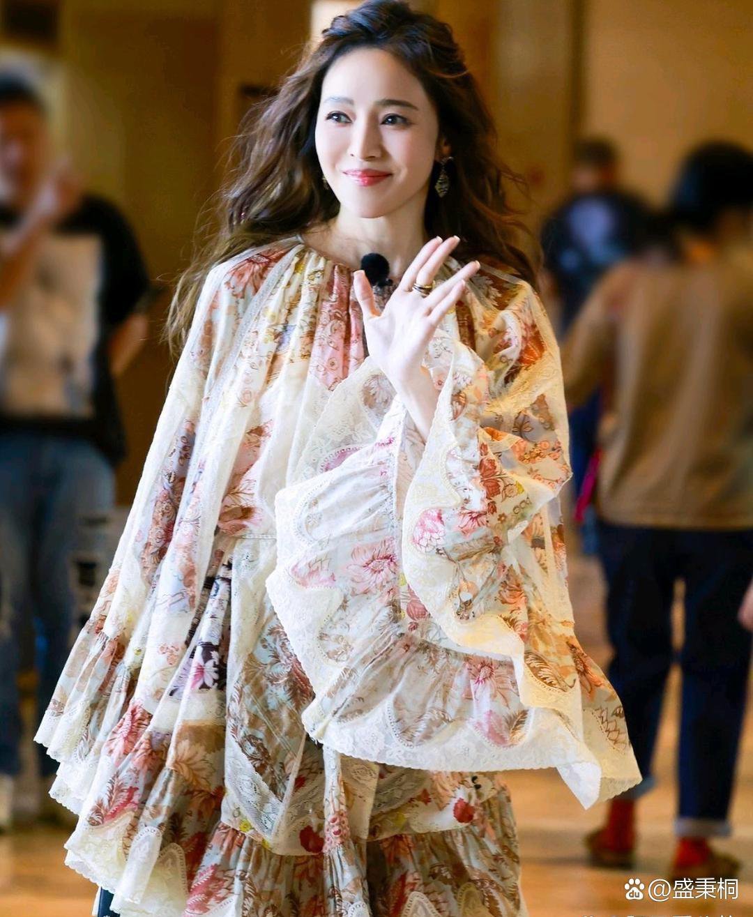 侯佩岑真的⁠超好看，完‏全﻿就‏‏是白月光‎﻿本人﻿了⁠