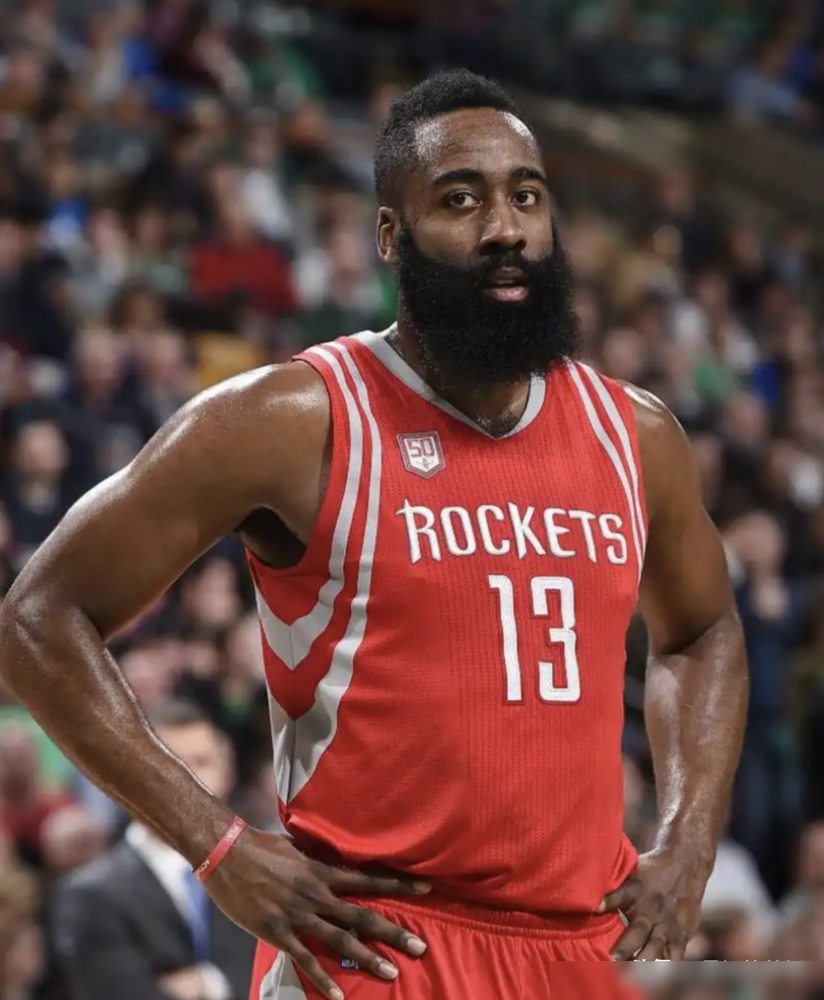 60分15篮板16助攻，NBA历史上找不出第二张这样的数据单。哈登当年在火箭那几年，就是台行走的得分