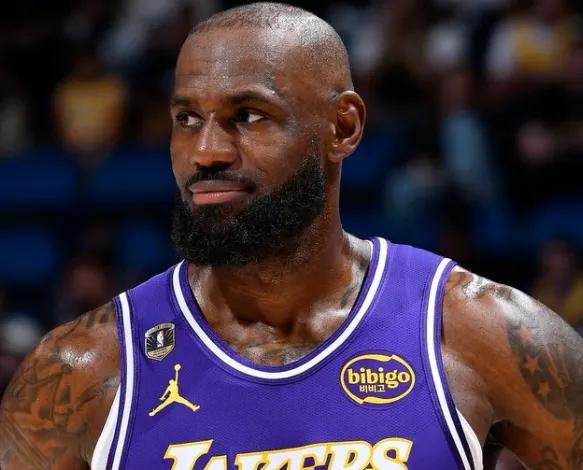 转型成功！詹姆斯近12场比赛数据：——场均19.3分6.8板6.8助1.4断