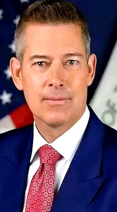 我今天看到一条新闻，后背直发凉。美国交通部长说，要是再这么搞下去，他们可能要