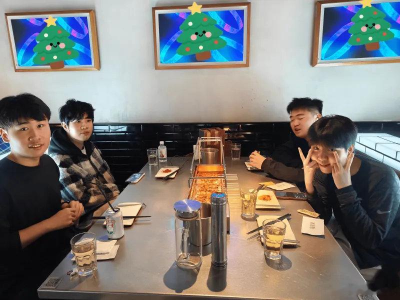 IG赛后小团建：4v4大乱斗，猜猜哪一桌输了买单？2025lpl英雄联盟S15