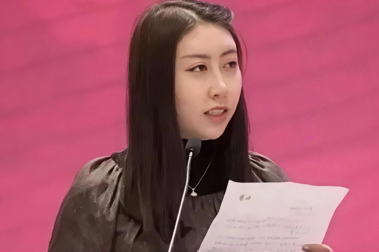 就在今天，继中国人民大学官宣收回授予蒋方舟的硕士学位后，据荆楚网等多家权威媒体爆