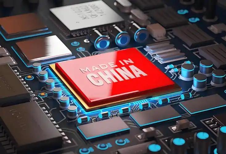 中国芯片这一步，确实够狠：先把28纳米、55纳米做成白菜价，再慢慢向高端逼近。美
