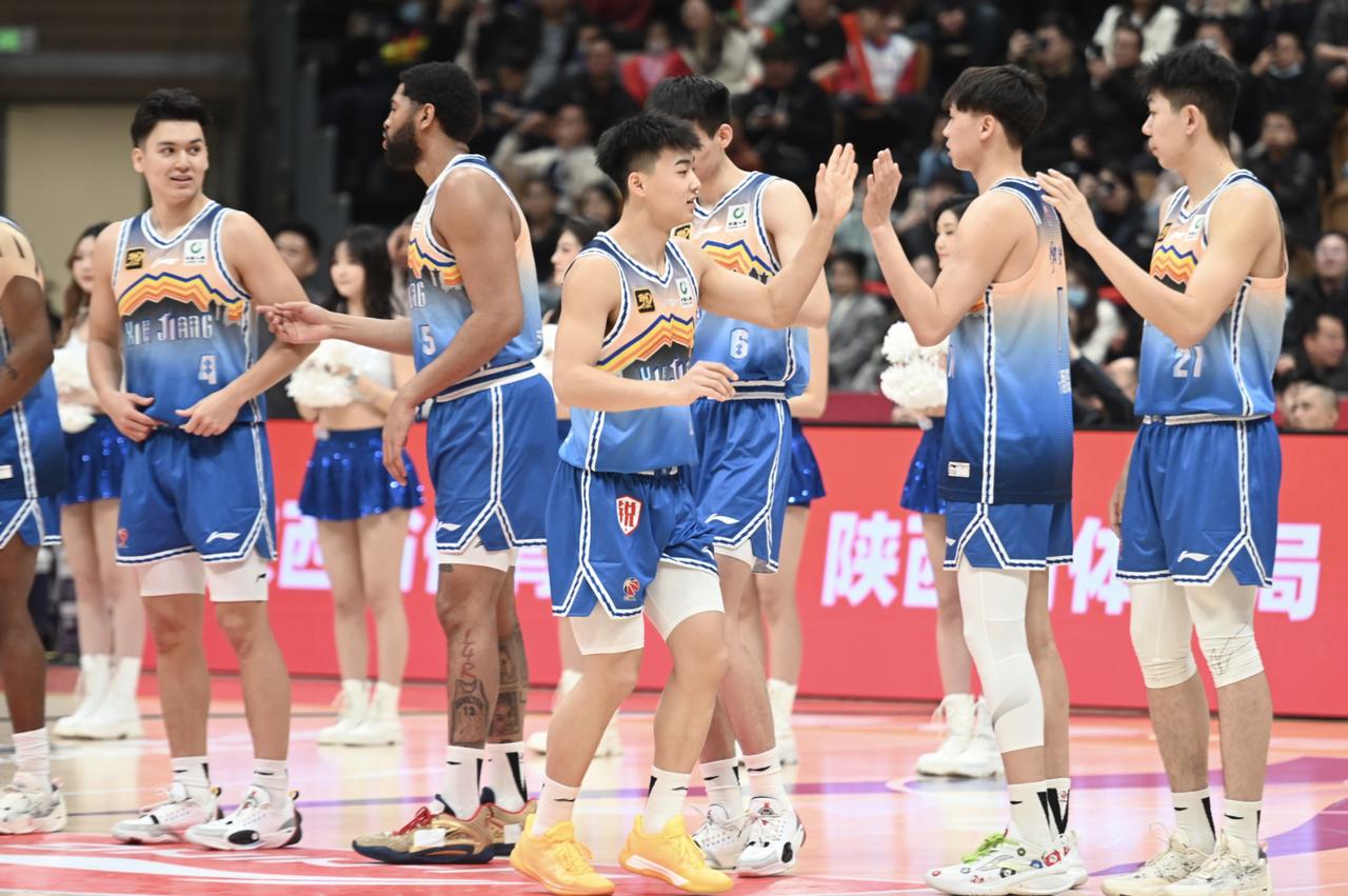 帮助新疆队重返季后赛的关键拼图终于归位，他们的归队不仅补强了这支球队的最后一块短