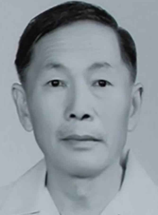 1989年，一个62岁的中国老人访美，几个中情局探员突然找到了他，出示证件后，说