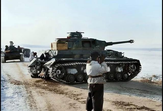 德军在库尔斯克战败后，依旧认为苏军已经到了人力崩溃的边缘，只差最后一口气就会崩溃