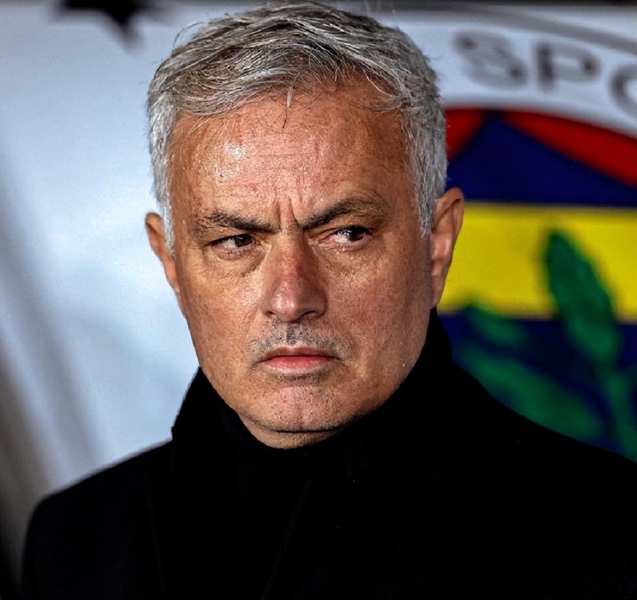 穆鸟变神鸟，压哨奇迹！欧冠最后一轮，穆里尼奥带队的本菲卡4比2战胜皇马，上演惊