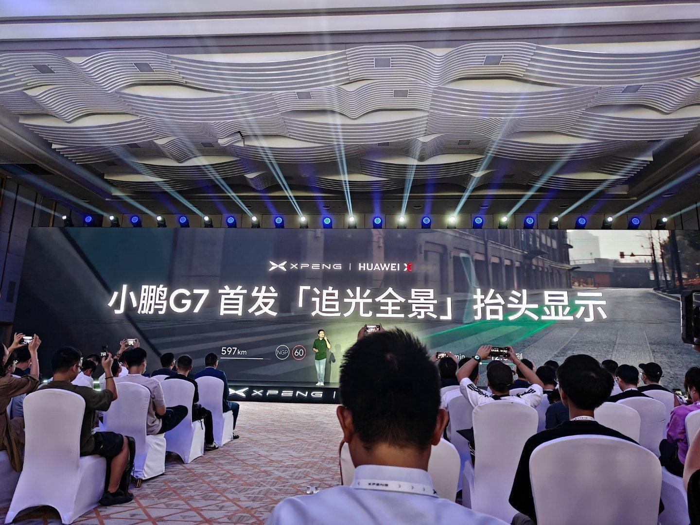 听完这次小鹏的HUD发布，我印象最深是他们真的真正研究了用户使用场景的痛点。首先