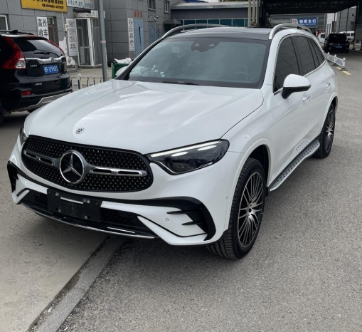 GLC空间和乘坐舒适性:其实GLC这种中型SUV，对比B级轿车，也就是头部空间