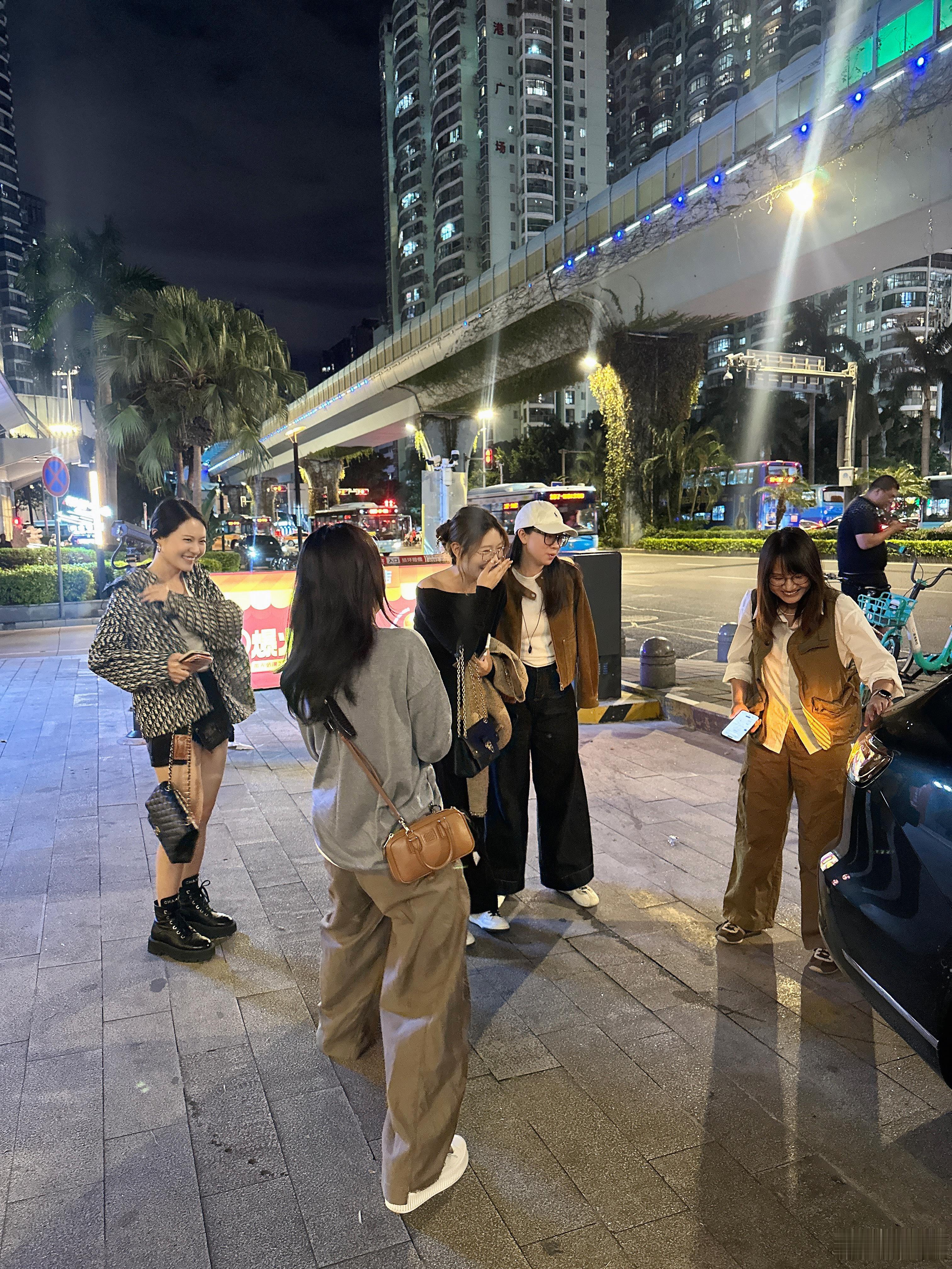 厦门作为一个风景优美的海滨城市，有很多值得打卡的景点，比鼓浪屿、沙坡尾、植物园、