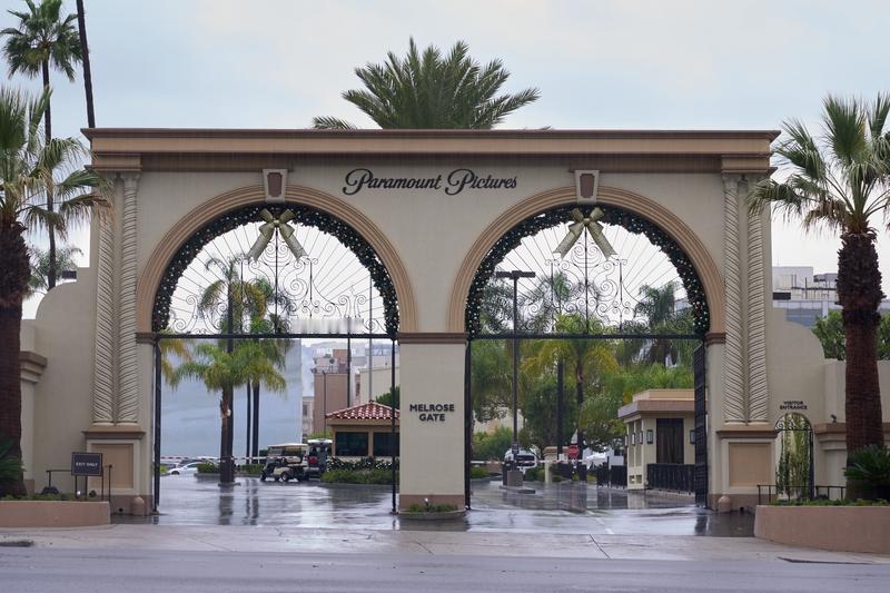 1100亿美元！华纳兄弟股东同意将公司卖给派拉蒙这一高达1100亿美元的交易，