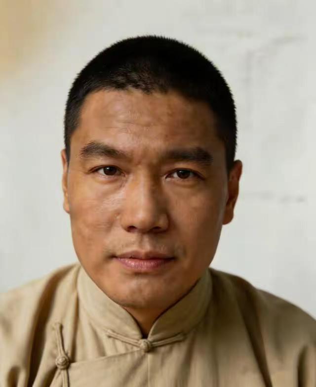 1948年深秋，当解放军的炮声在天津郊外隐约可闻时，国民党保密局天津站的特务正经