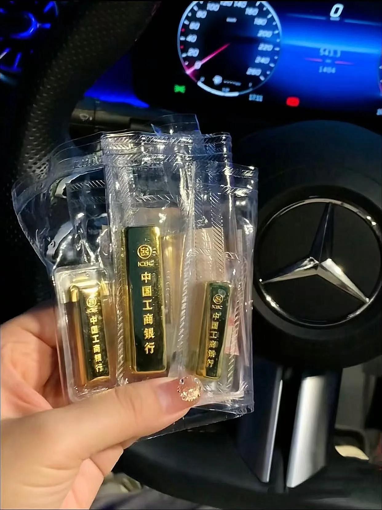 1月26日，所有人都在忙着卖黄金，只有我同事又贷了10万加仓，理由就是他觉