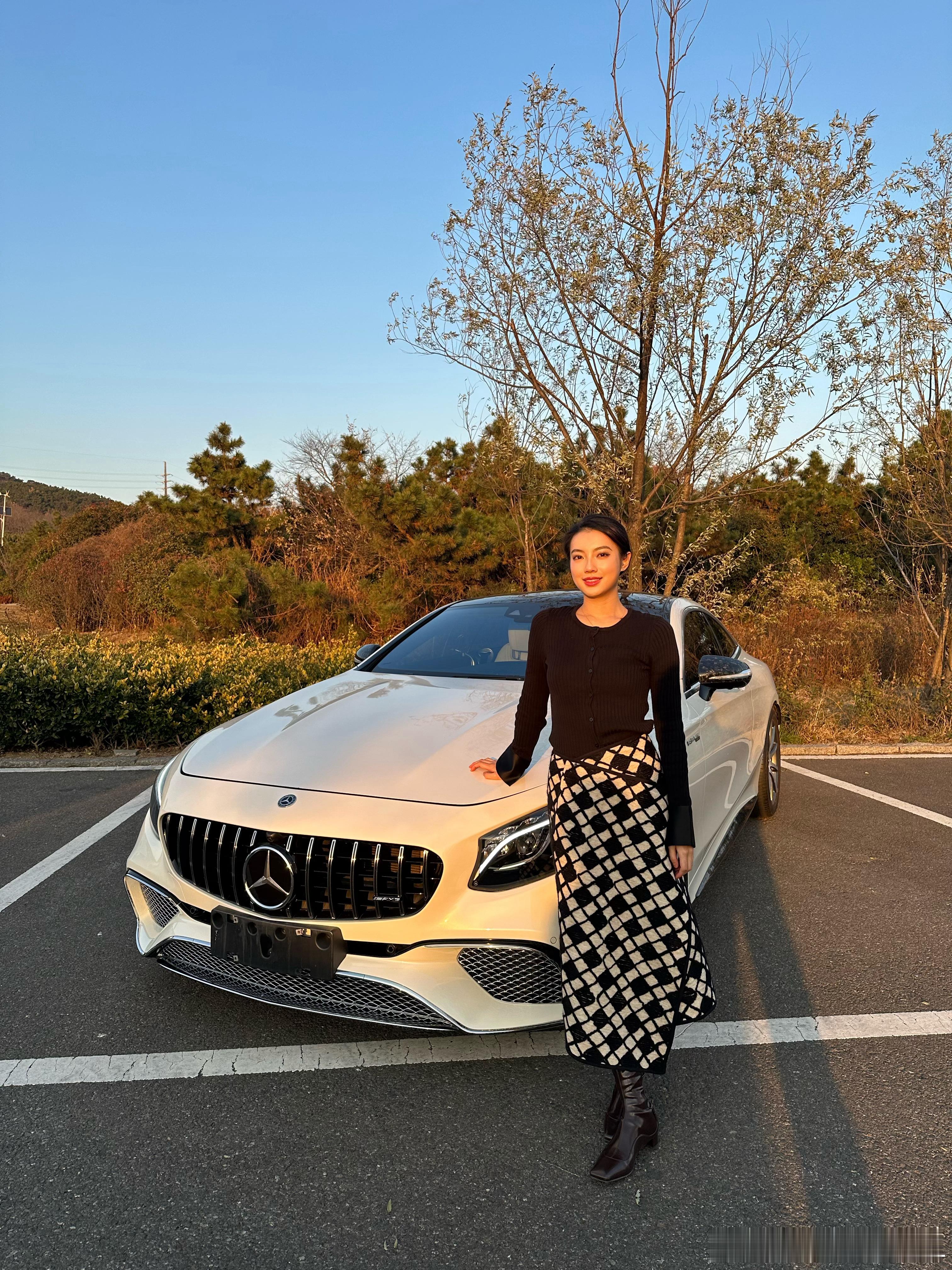 零几年我上幼儿园的时候，我爸买了蝴蝶奔那代S级，后来又买了G55，我对豪华车的认