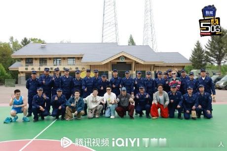 五哈收官大合照都穿白不告诉鹿晗范志毅五哈团都穿白色不告诉鹿晗范志毅哈哈哈哈哈看