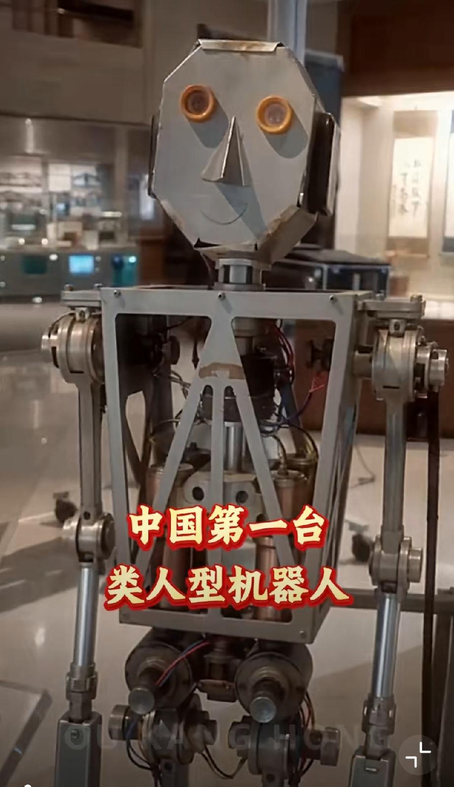 这是中国机器人的发展历程：2000年中国第一台类人型机器人诞生时，技术落后遭日本