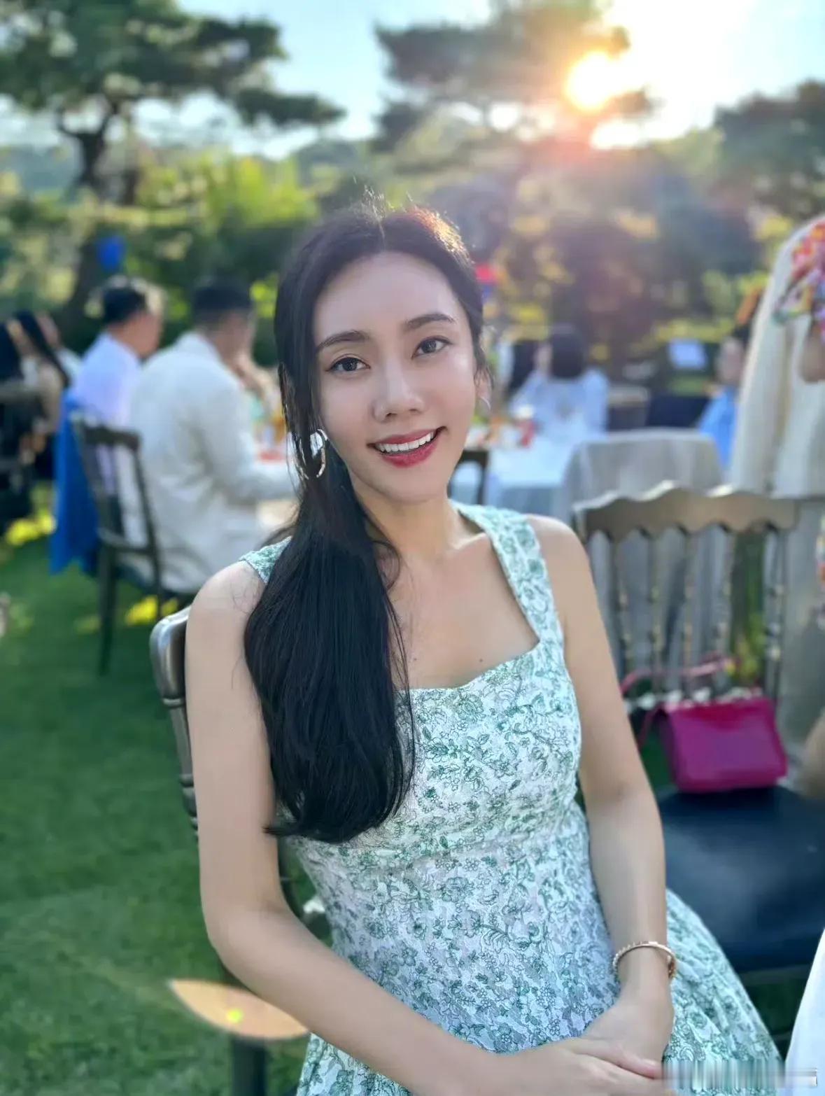 秋瓷炫当初选择来中国发展，无疑是个无比正确的决定。在这里，她幸运地邂逅了温润体贴