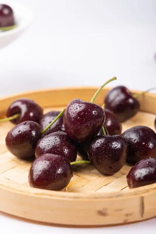 “一斤30块的车厘子都偷？姐，你工资得低到啥程度啊！”结果警方一嗓子：人在公司做