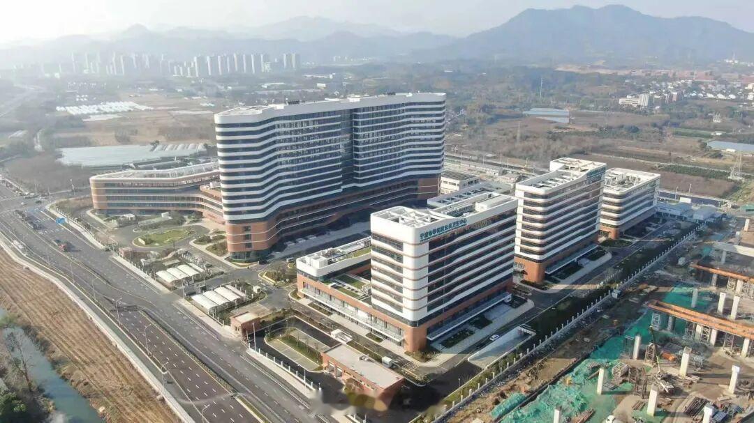 宁波区域医疗新地标10月投用宁波市奉化区医疗健康综合体项目已基本完工，预计20