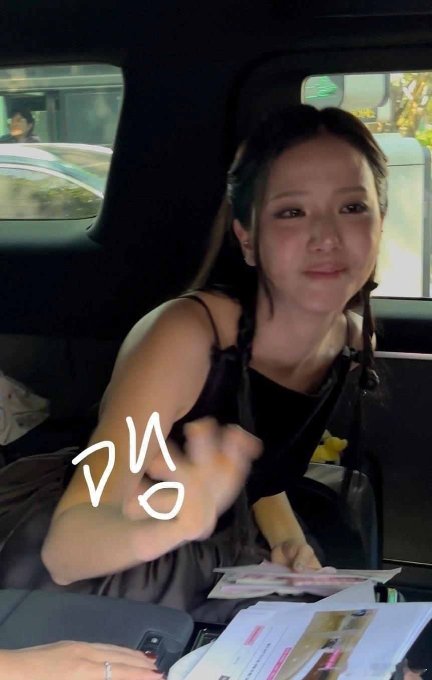 看到这组照片我心里咯噔了一下哭了整整一个月好心疼我家金智秀[哭哭][哭哭][泪