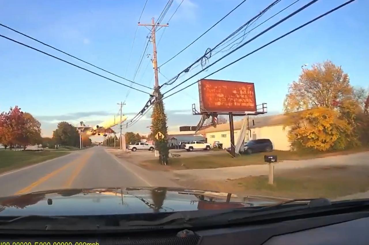 今天下午公布的一段新的行车记录仪视频，展现了昨天发生在肯塔基州路易斯维尔穆罕默德