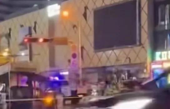 成都双流区韩国城购物中心附近发生一起严重车祸，事故造成1人当场死亡，3人入院治疗