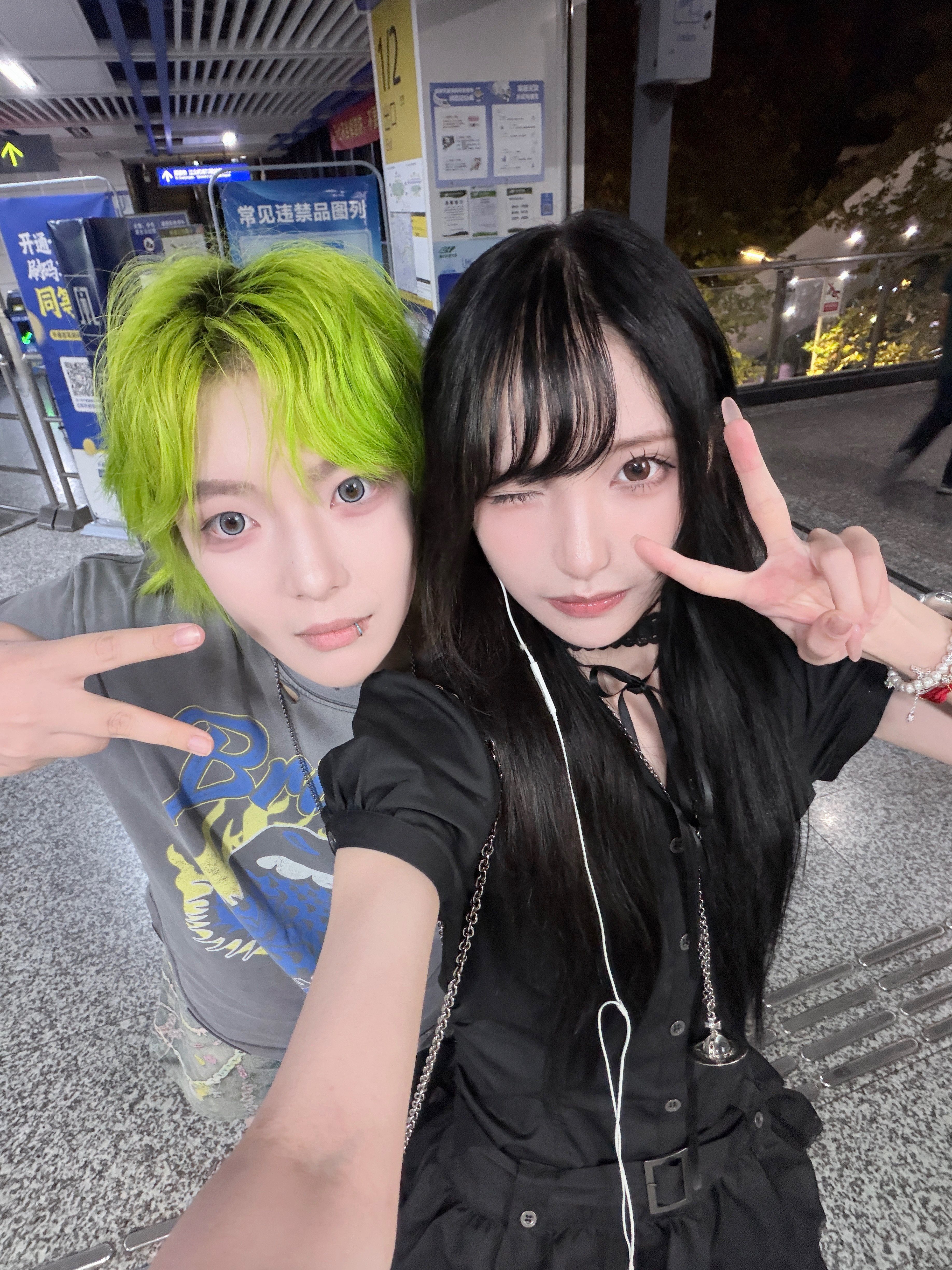 瘦了快60斤真好啊…飞机上翻相册有感17岁到19岁我终于长大了[淡淡的