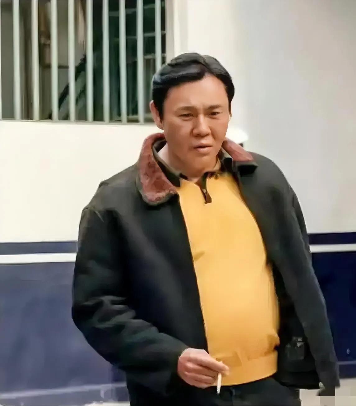 没人发现伊能静的可怕吗？快60岁的人了，身材还凹凸有致，背影看起来还像少女！