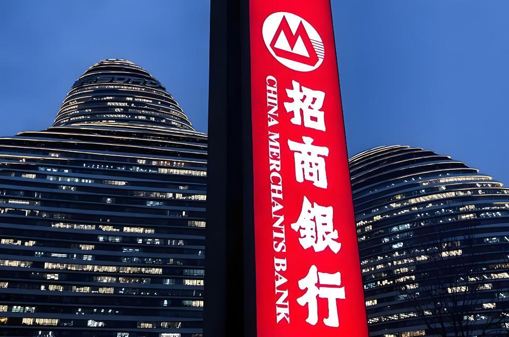 中国七大实力银行营收排名：1.工商银行8382.70亿；2.建设银行7610