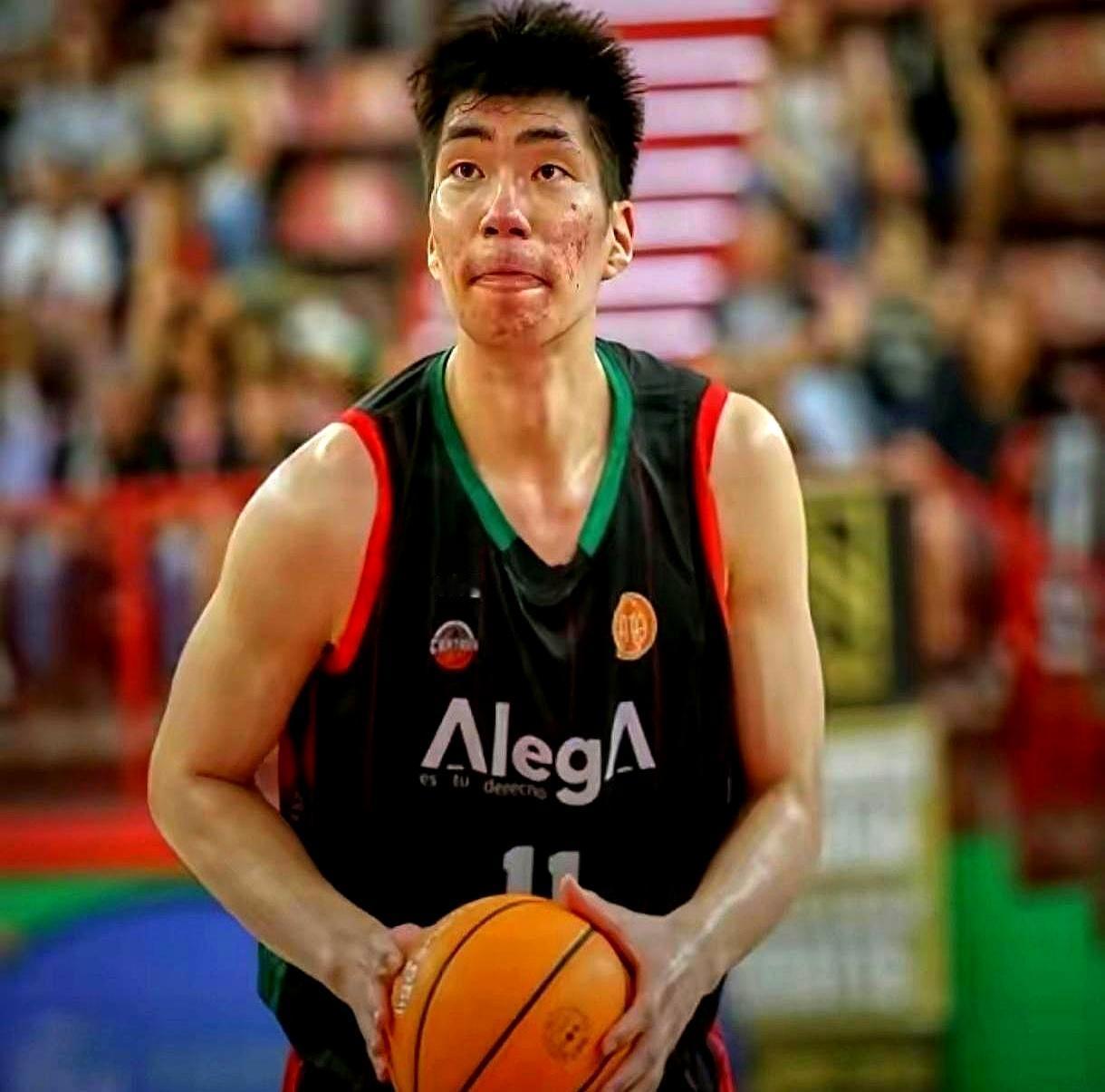 篮协电话都快打爆了！我们那个2米23的巨塔，在西班牙联赛杀疯了，可家里却没人了。