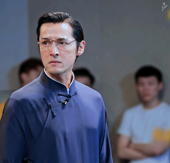 黄磊是胡歌李沁新剧总导演2025年末国剧圈重磅官宣，由黄磊时隔18年再度执掌总导