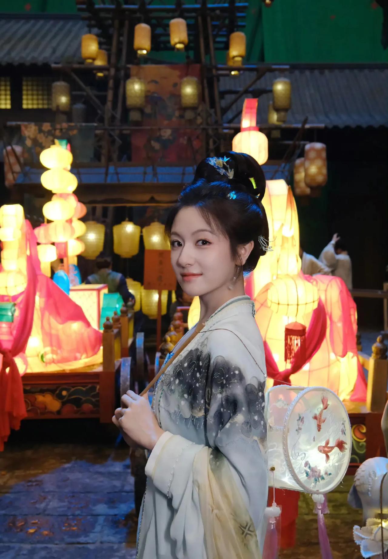 《朝雪录》爆了以后，我想着唐人终于又“崛起”了！特意去唐人影视官博和蔡艺侬微