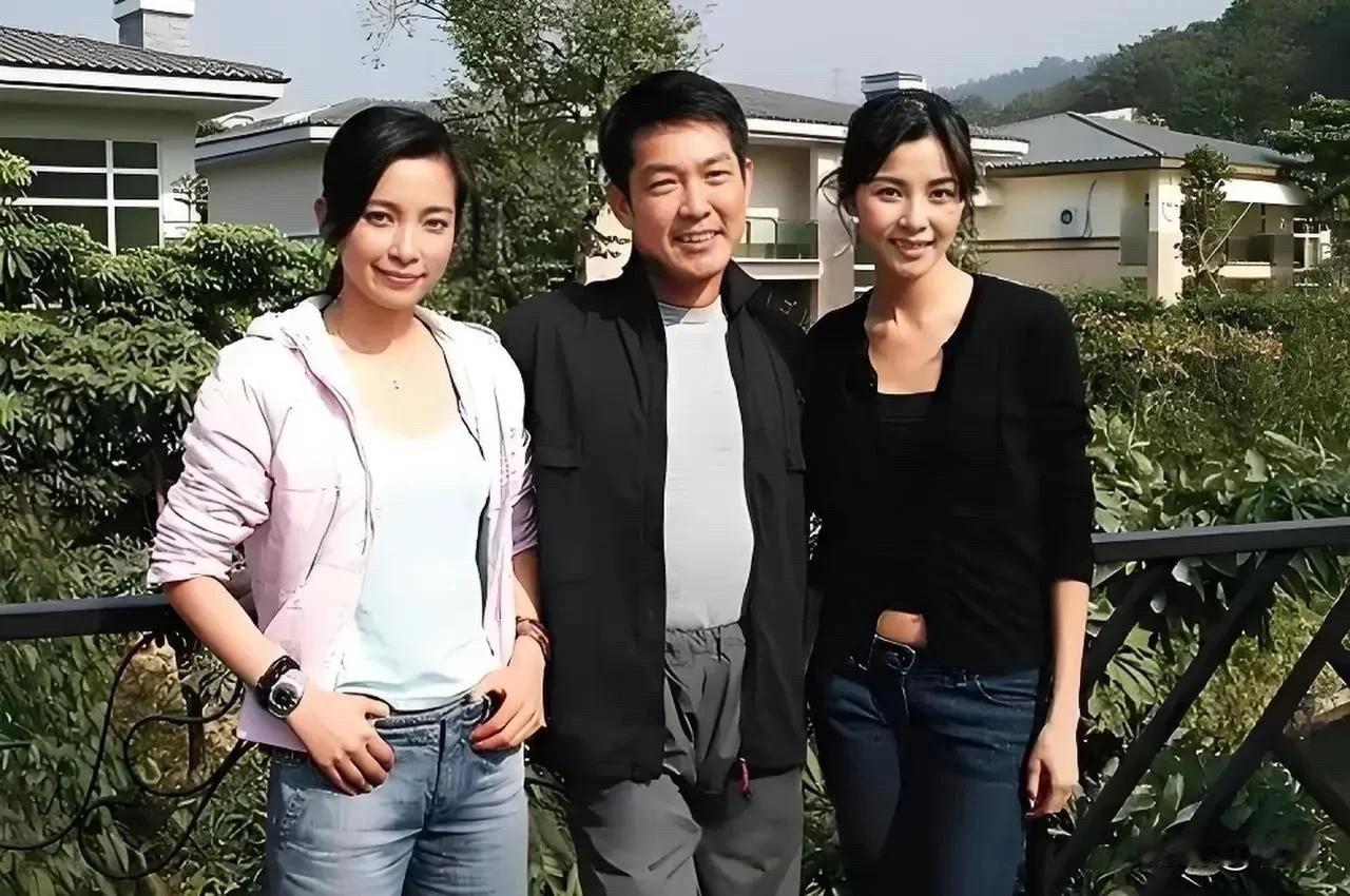 三位明星合影照，我只认识李冰冰其他的叫什么名字，我想知道李冰冰李冰冰李