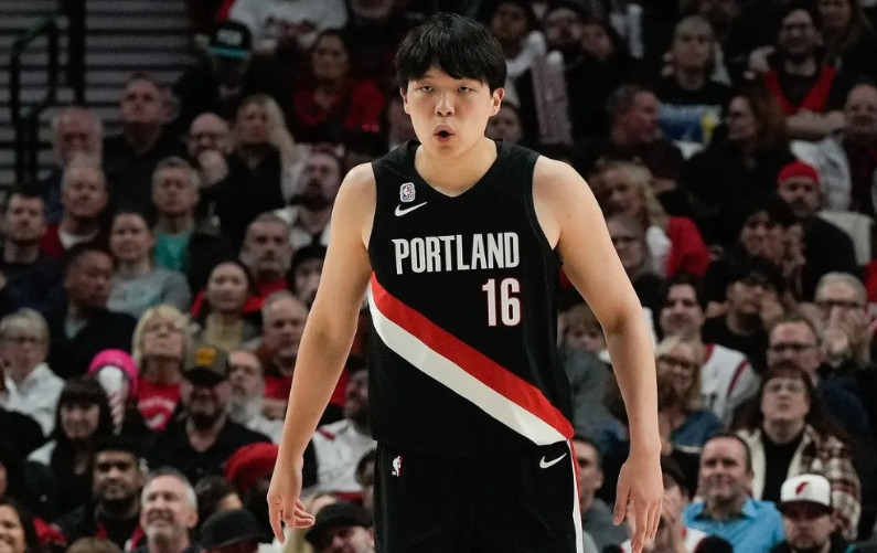 误会杨瀚森了吧，深夜与团队聚餐那是吃正餐，不是放纵去了球迷可能不太了解，职业球