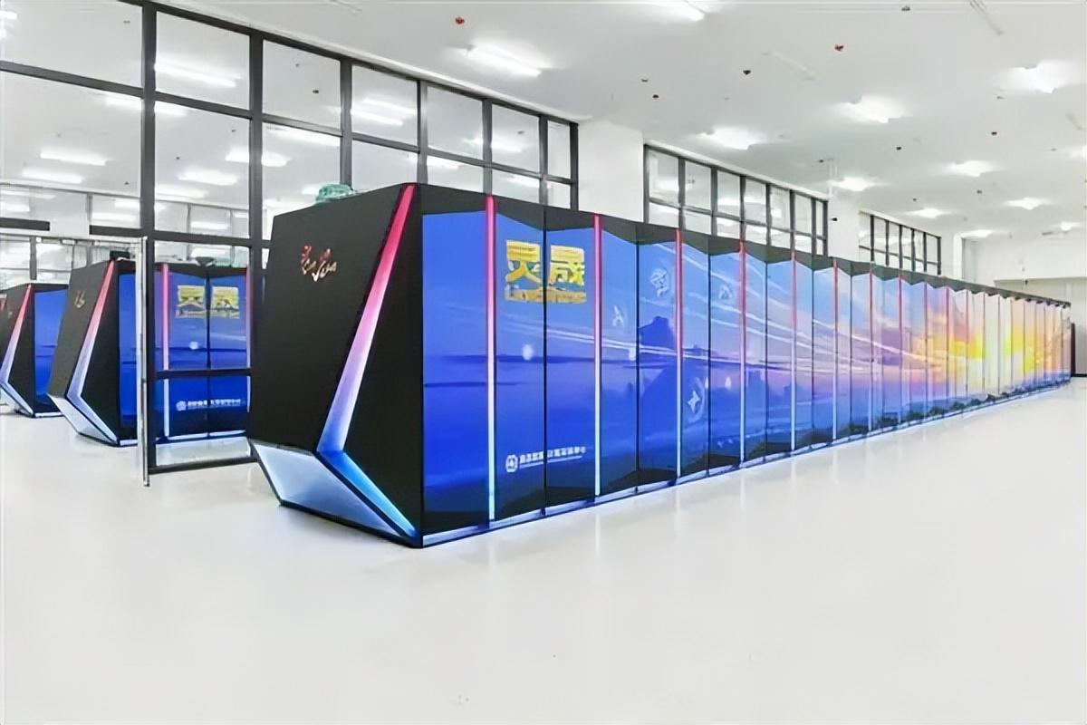 最新一期全球超算TOP500榜单正式公布，咱们中国的“灵晟”超级计算机成功拿下全