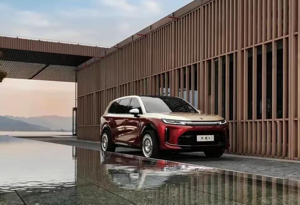 早在开启预定前的4月2日，上汽通用五菱就宣布华境S已经超前满足了《智能网联汽车组