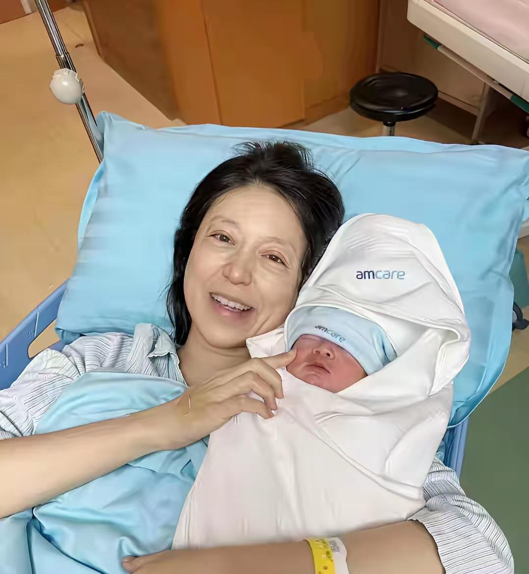 天呐！这得多大的勇气啊！失独的家庭精神没有了寄托不再生个孩子要痛苦一辈子的，祝福