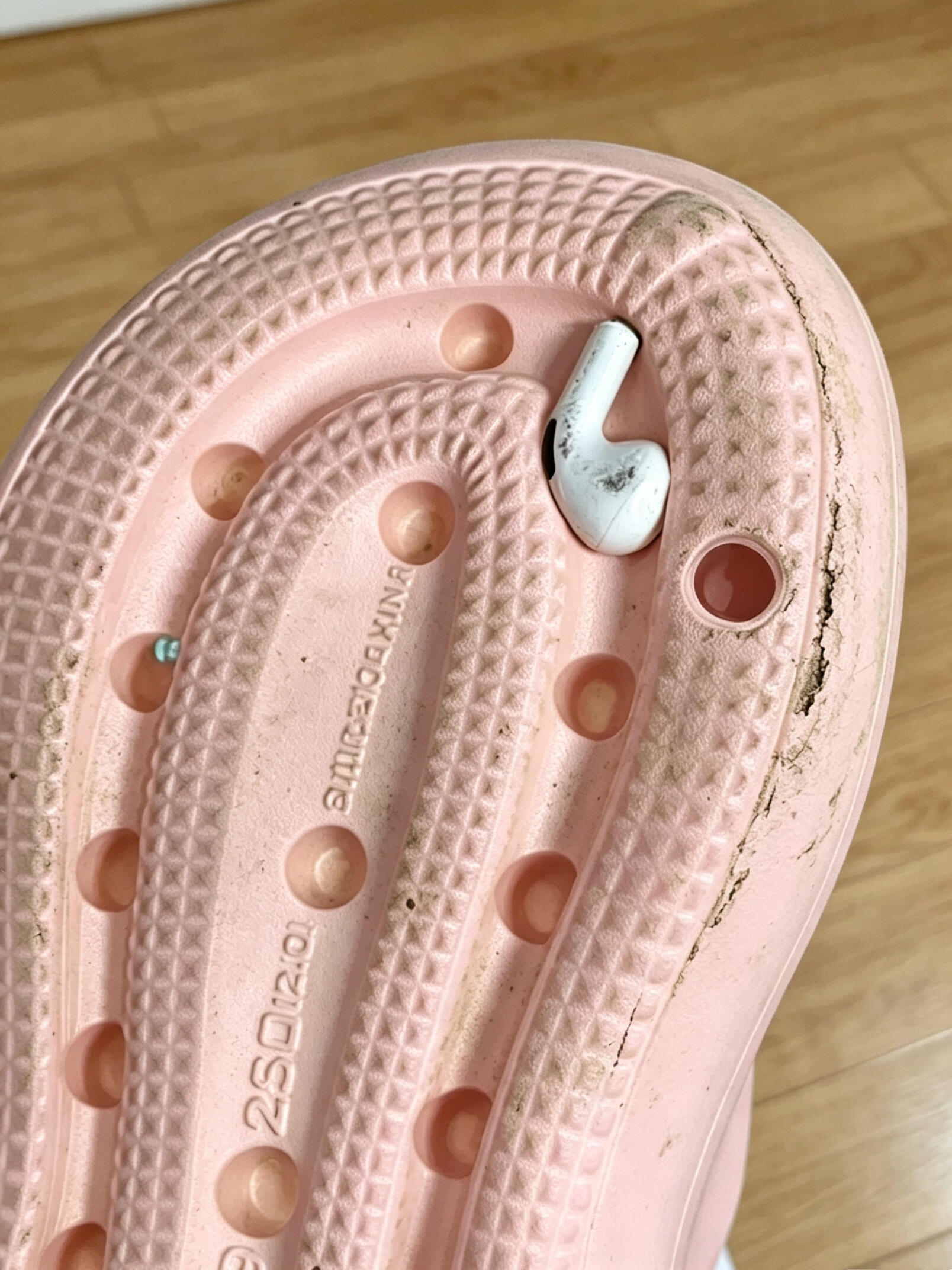 苦苦找了三个星期的AirPod😳